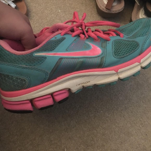 Women's Nike sneakers - Picture 2 of 2