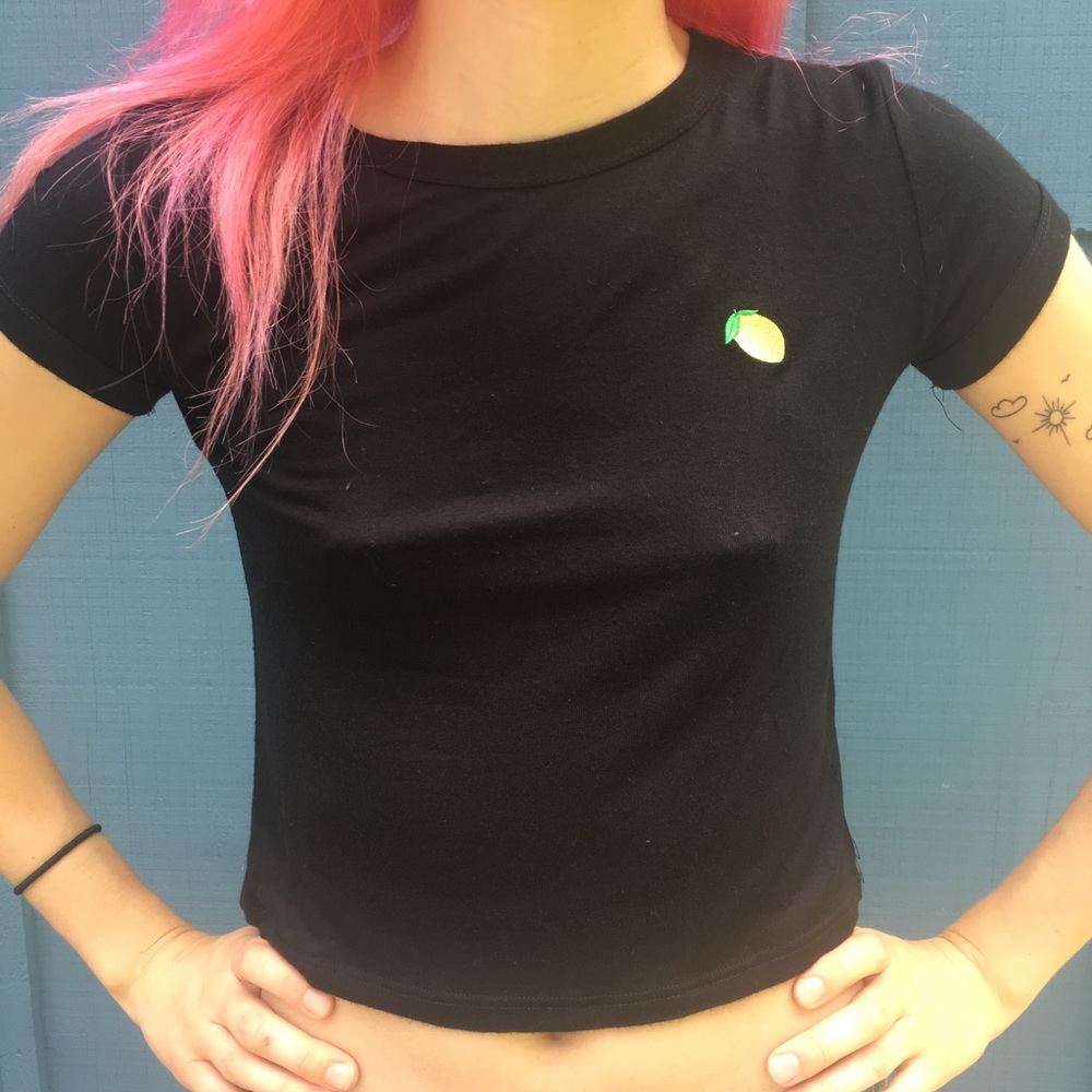 t-shirt with a lemon