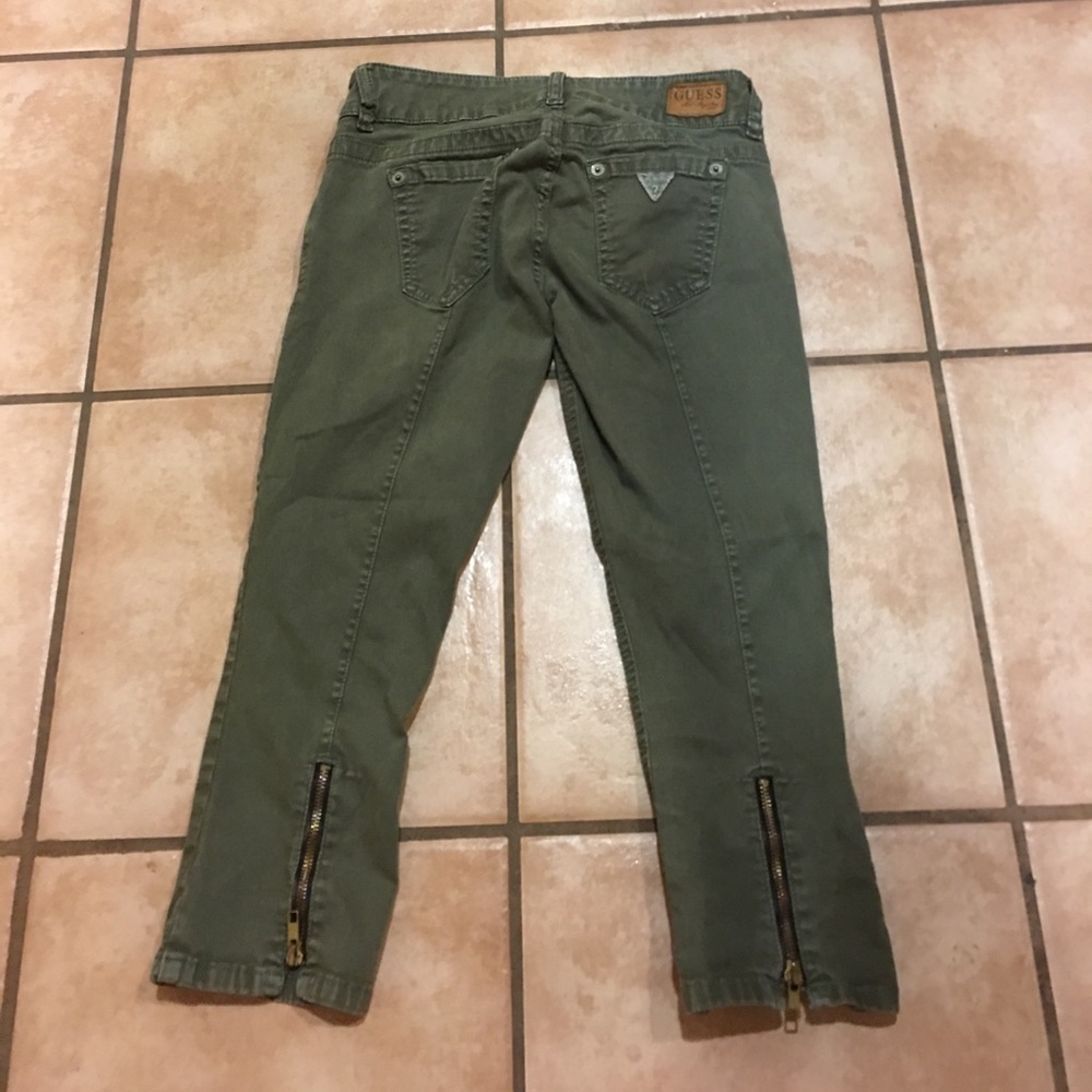 4/$50 Guess Los Angeles Capri Jeans zipleg