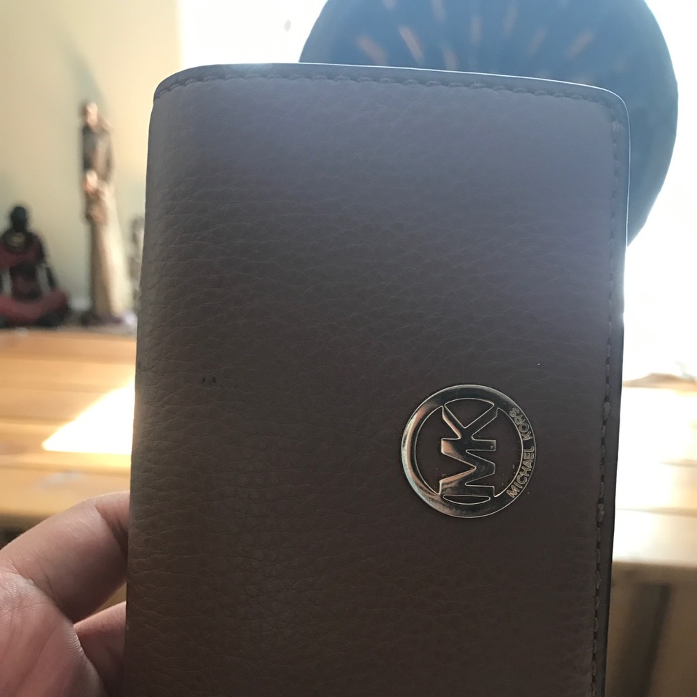 Micheal kors wallet small