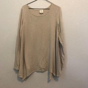 Long sleeve flowy tee