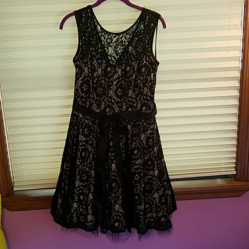 Black lace over nude inlay