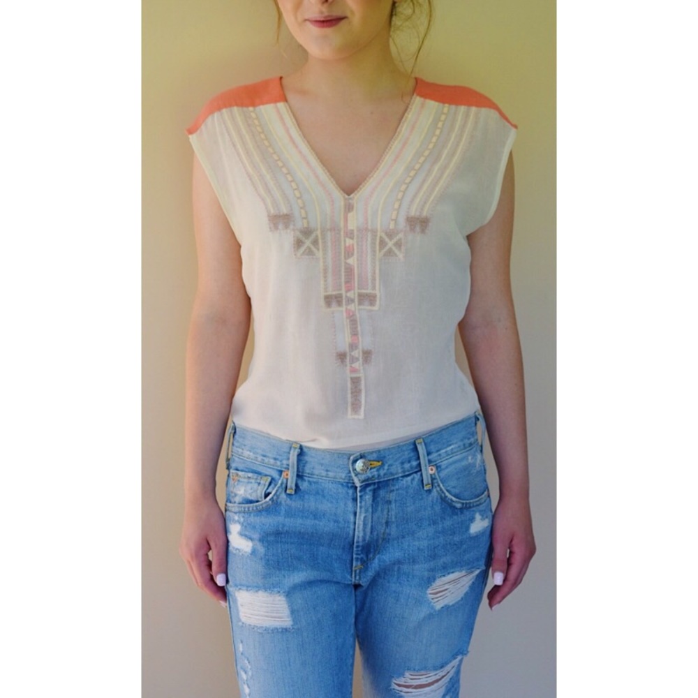 🌸 Anthro Embroidered Top in Size Small