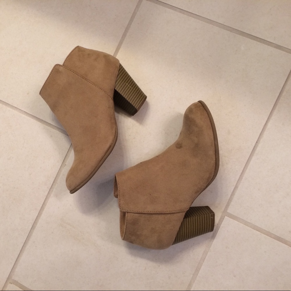 BOOTIES
