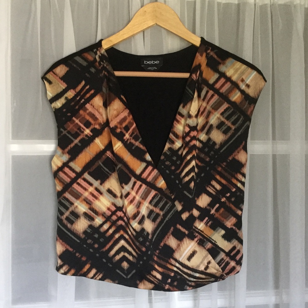 Bebe printed v-neck top