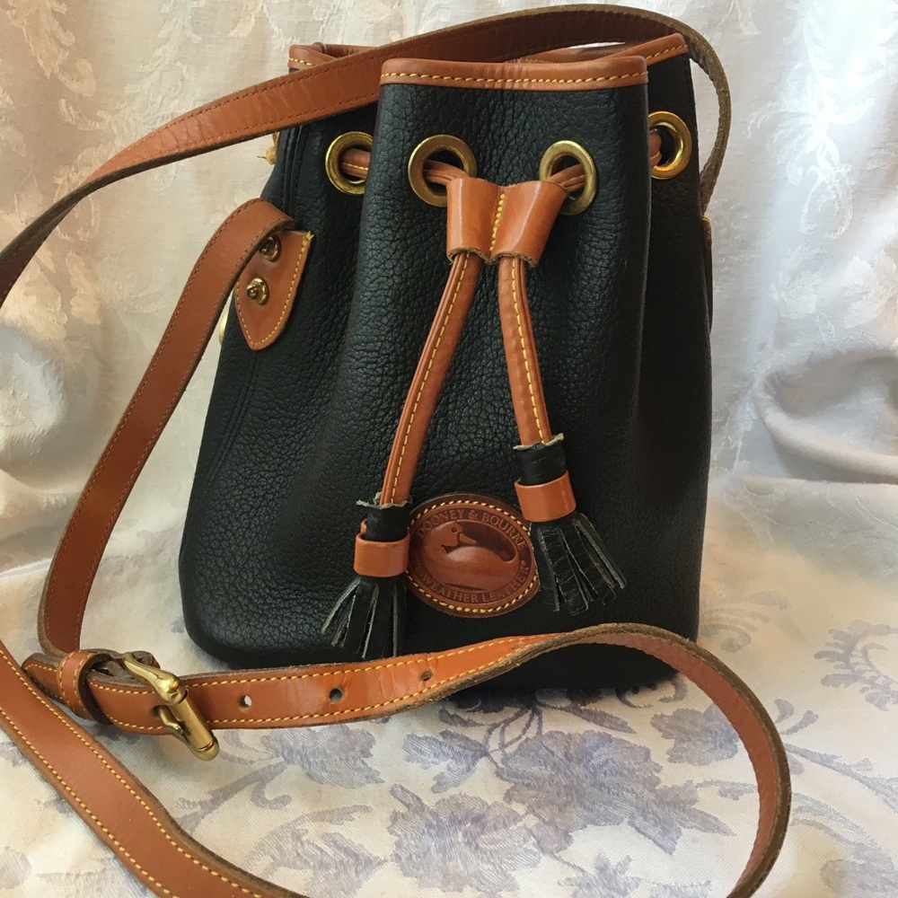 Vintage Dooney and Bourke crossbody