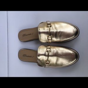 Breckelle's Gold Mules Size 8