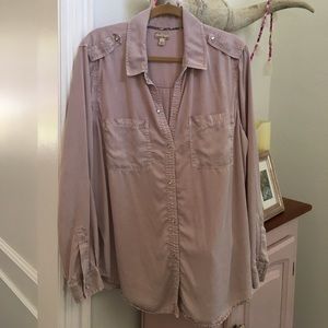 *SOLD*. Holding Horses pearl button shirt ✨