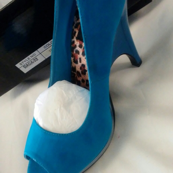 Shoes - Picture 3 of 4