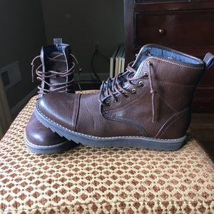 Tommy Hilfiger men's boots size 9. NEVER WORN!