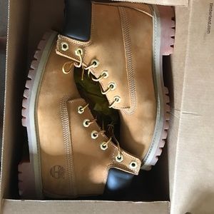 Wheat Timberlands Boys Size 5 BRAND NEW