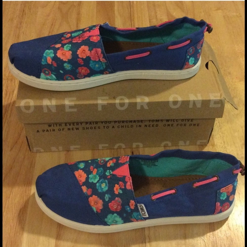 Tom's Shoes  Women's-8  17.00