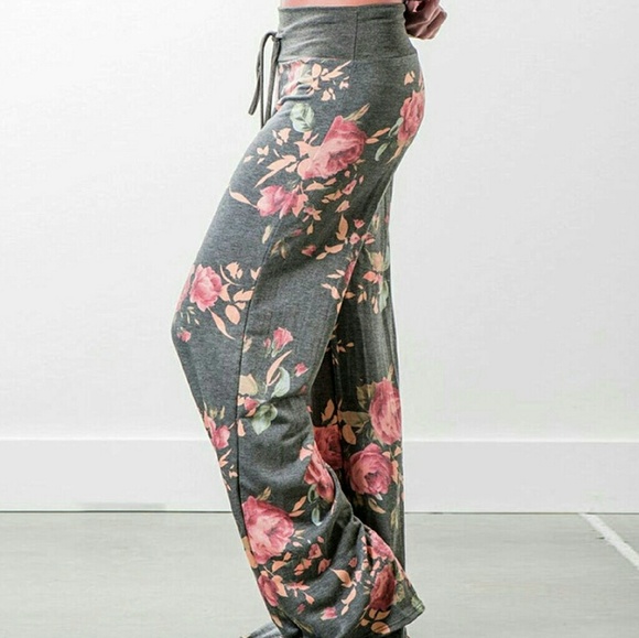 boutique Pants - 🆕FLORAL WIDE LEG LOUNGER PANTS🆕