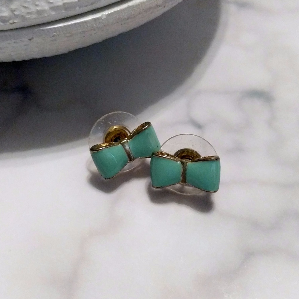 Geranium Mint Bow Studs