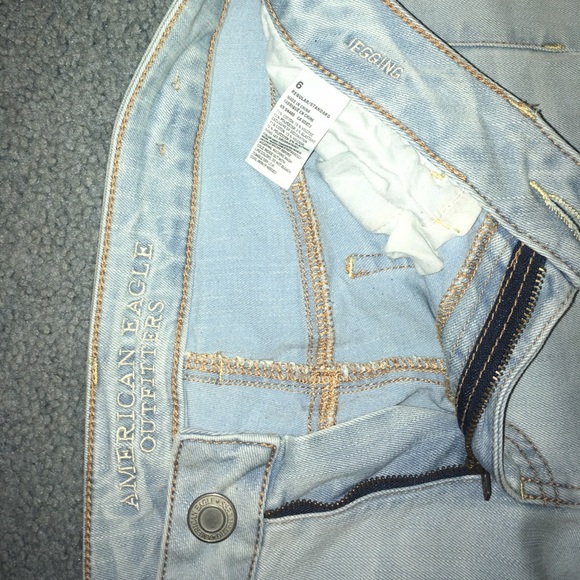 American Eagle Light Wash Jeggings - Picture 3 of 3