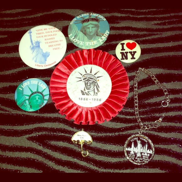 Vintage 80s NEW YORK CITY BUNDLE I ❤️ NY Centennial Buttons Mixed Lot - Picture 1 of 6
