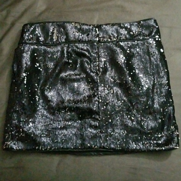 Black sequin skirt. - Picture 2 of 3