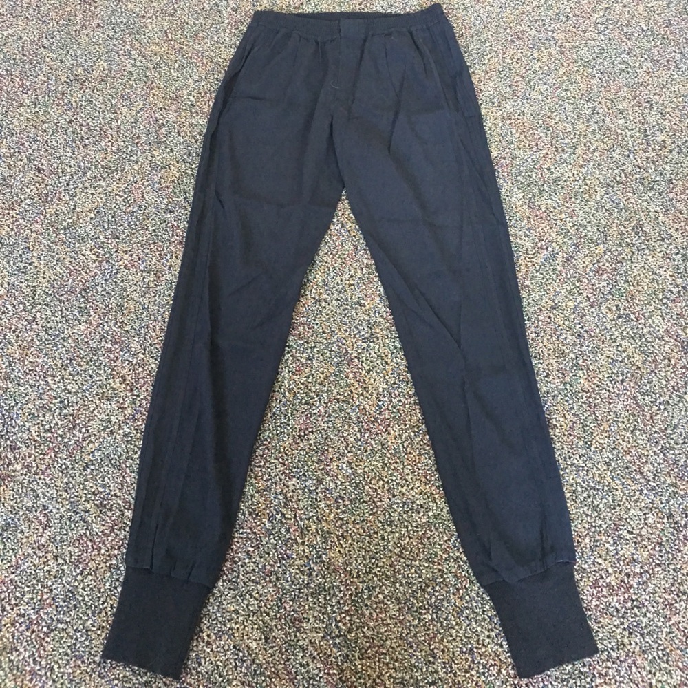 Vince size extra small elastic pants in navy.