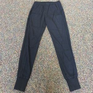 Vince size extra small elastic pants in navy.