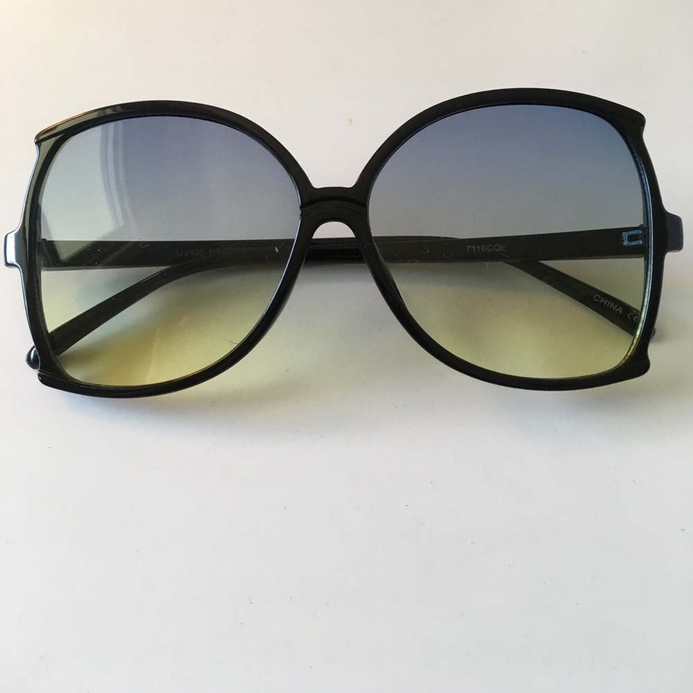 Beautiful vintage butterfly ombre sunglasses