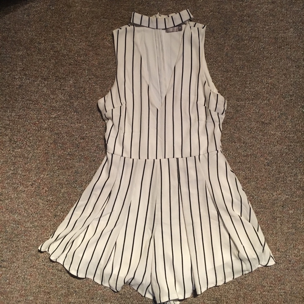 LF ROMPER with keyhole neck & choker