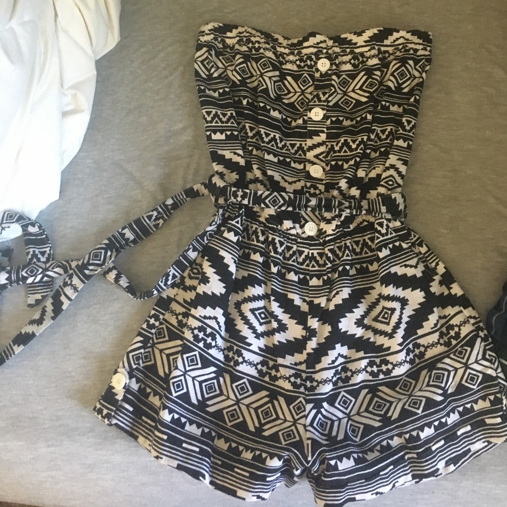 Comfy Black and white romper !