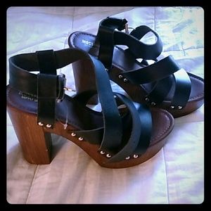 Mossimo shoes new black straps sz 9