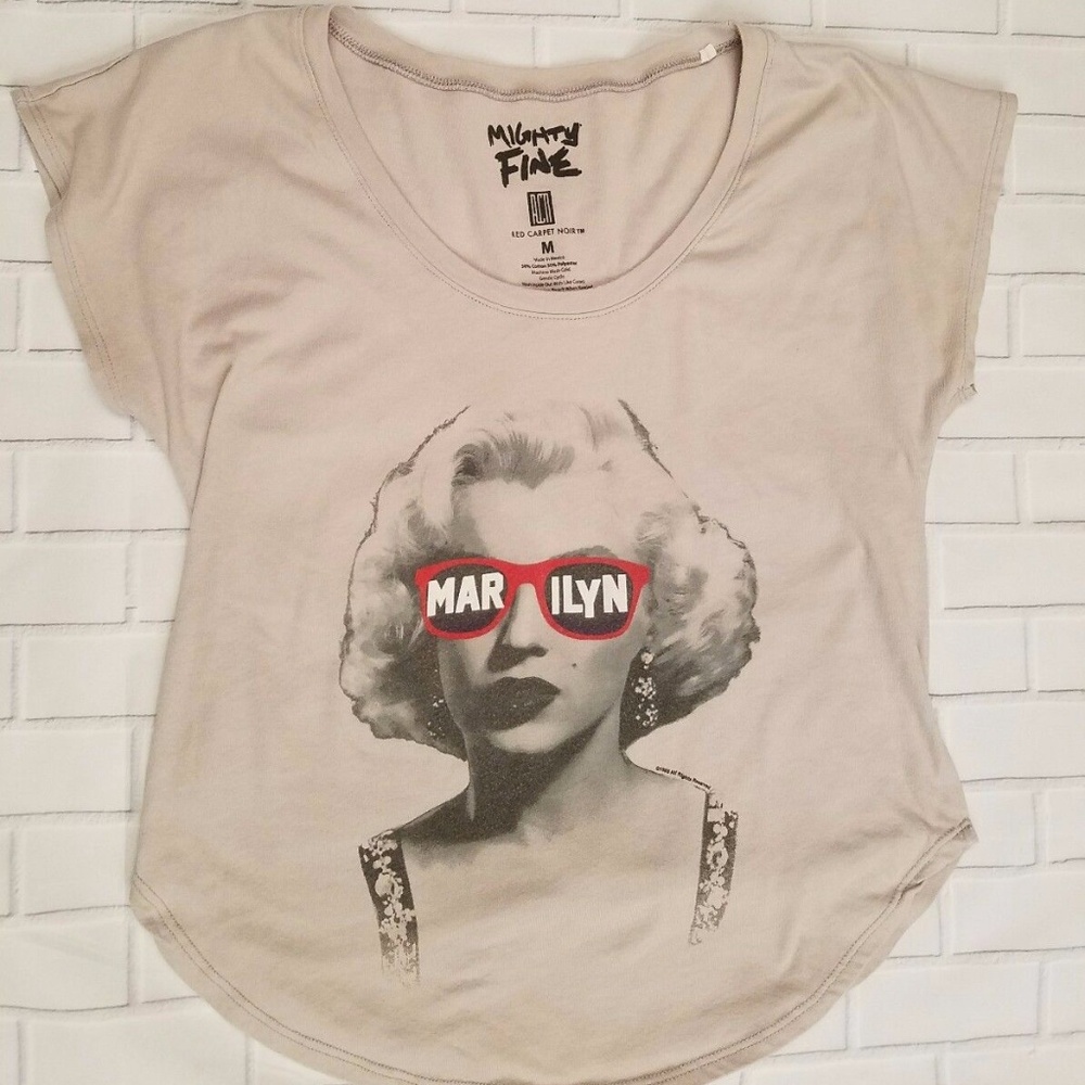 Marilyn Monroe Juniors Size M T-shirt Mighty Fine