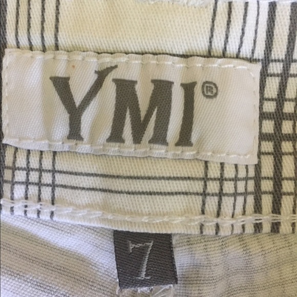 White and grey stripe shorts - Picture 3 of 4