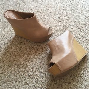 Nude wedges