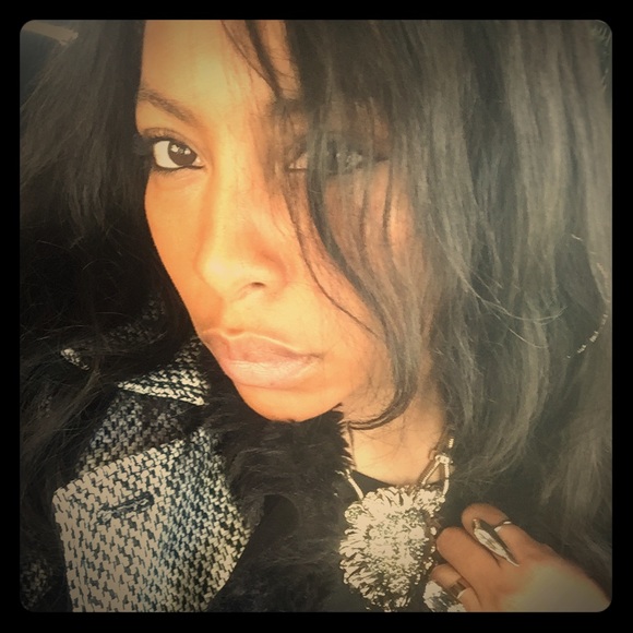 Meet your Posher, Lola - Picture 1 of 1