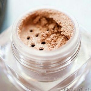 Younique mineral pigment color is Sexy