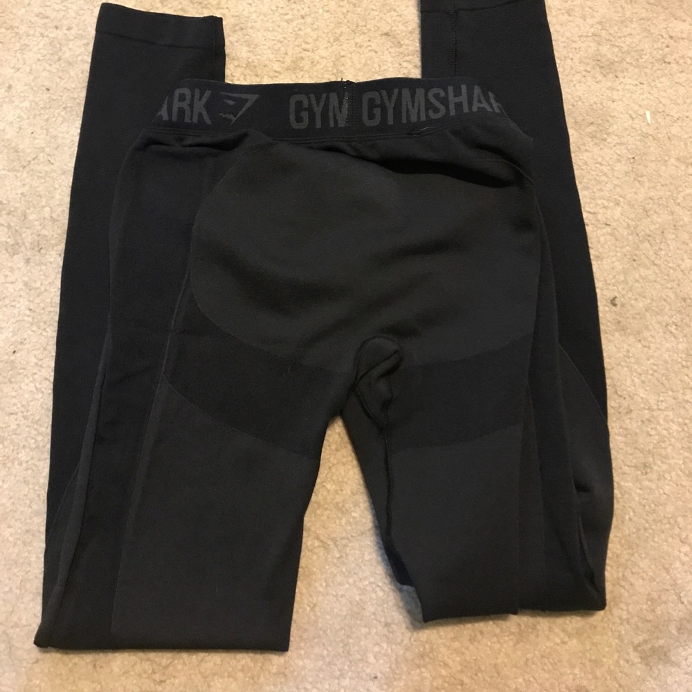 Gym shark leggings