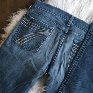 NOTICE: I am IN SEARCH OF these types of jeans.