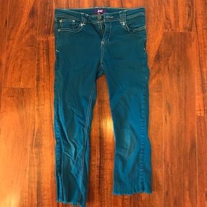 Jeans that have been cut