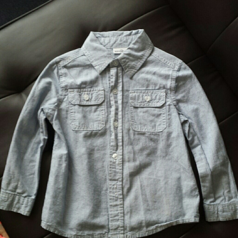 Kids are US size 3T boys button down shirt