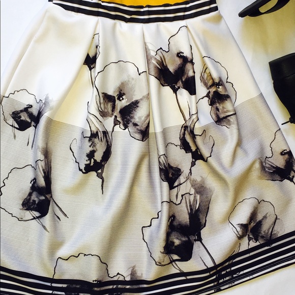 Sassy Black and White Floral Skirt - Picture 3 of 4