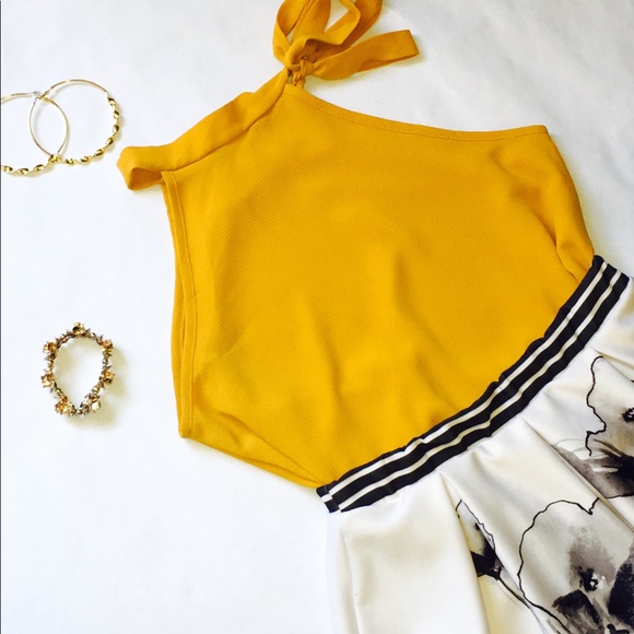 Sassy Black and White Floral Skirt - Picture 4 of 4