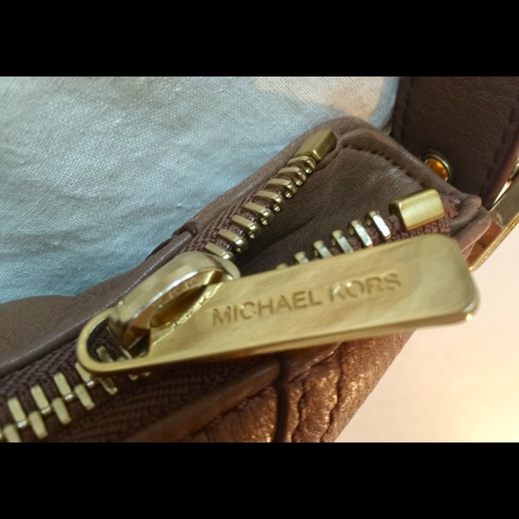**AUTHENTIC** Michael Kors saddle bag purse - Picture 2 of 8