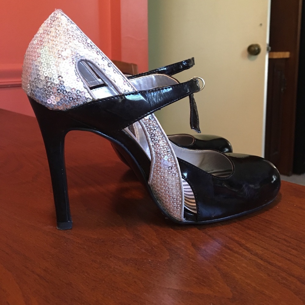 Oh Deer! Tart black and silver sequin heels 7.5