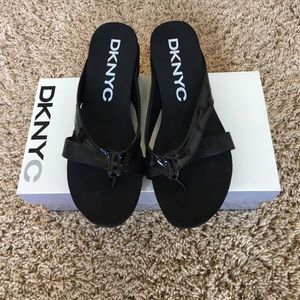 DKNYC Black wedge flip flops