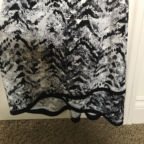 The Limited Tank Top - Picture 4 of 4