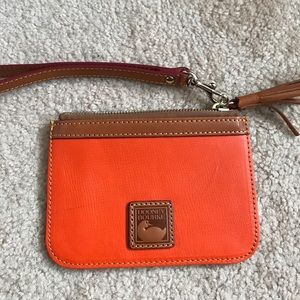dooney & bourke wristlet