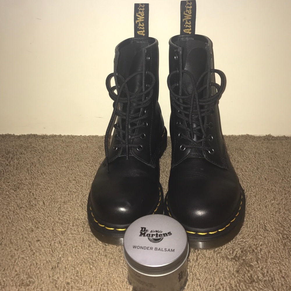 Womans Black Dr. Martins // size 8