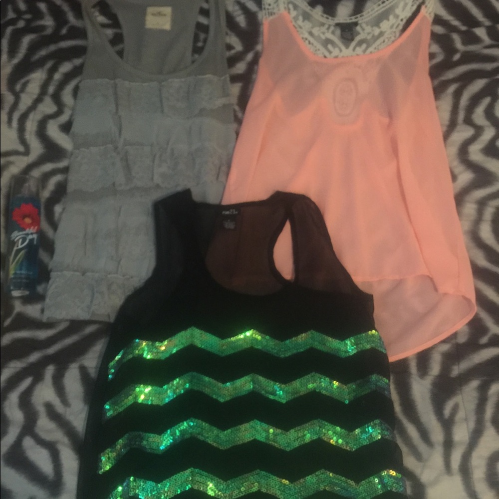 6 Women's Tanktops S