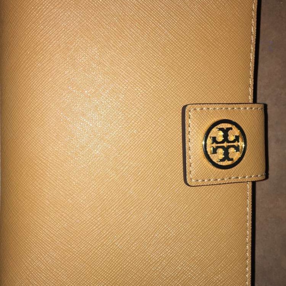Tory Burch wallet new Authentic