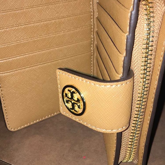 Tory Burch wallet new Authentic - Picture 4 of 4