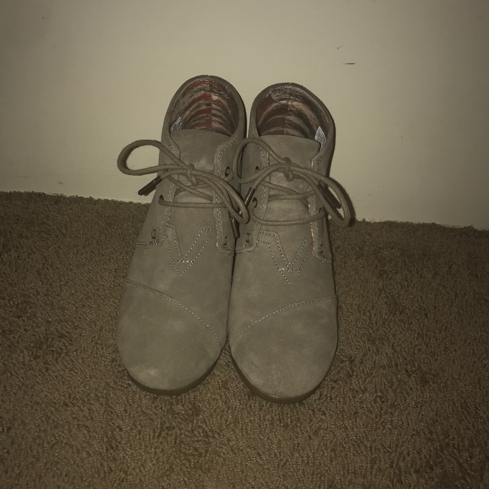 Womans Toms Suede Wedges // size 8.5
