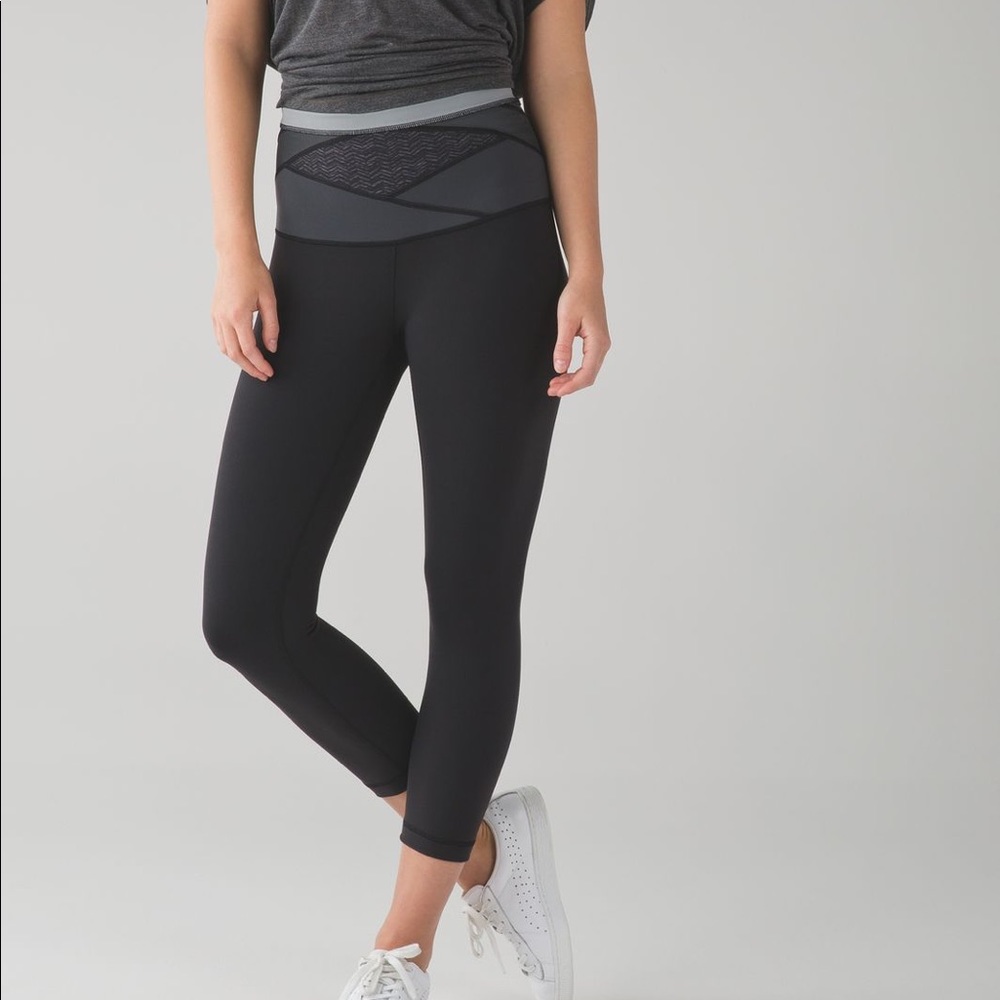 Lululemon Wunder Under Crop size 6