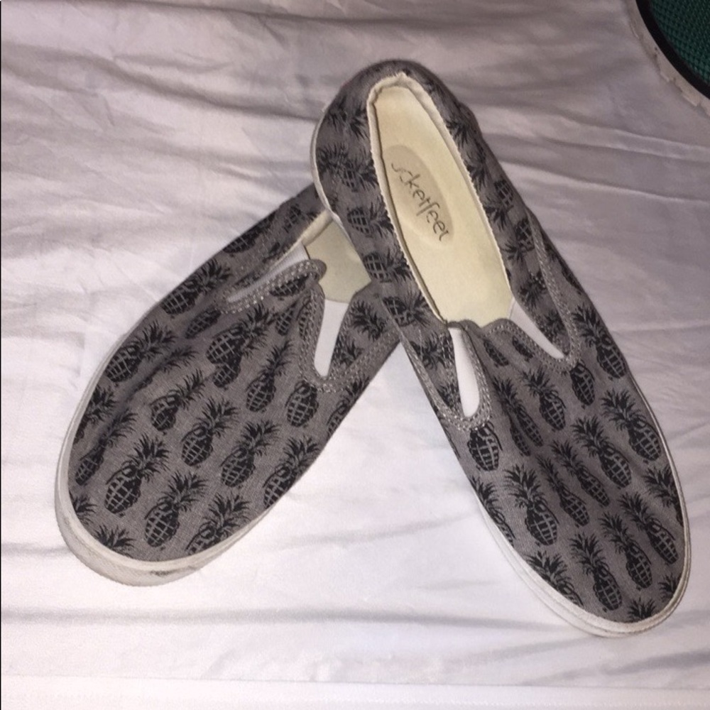 Bucket feet pinappleade